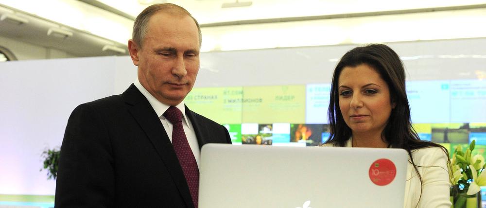 Schon lange im Dienste der Propaganda vereint: Putin und die RT-Chefin Margarita Simonyan im Dezember 2015.