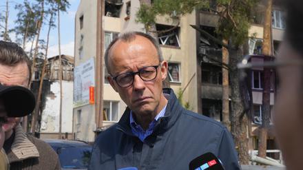 Friedrich Merz im zerstörten Irpin. 