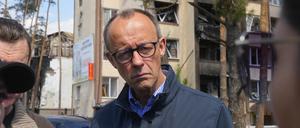 Friedrich Merz im zerstörten Irpin. 