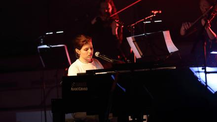 Anja Plaschg aka „Soap&Skin“ bei einem Konzert im Konzertsaal der Universität der Künste in Berlin