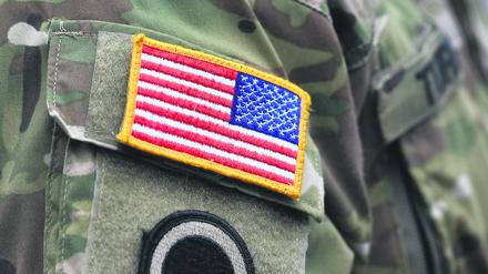 Die US-Flagge ist auf der Uniform eines Soldaten zu sehen (Archivbild)