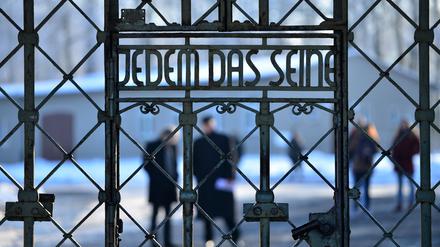 Das Lagertor mit der Inschrift „Jedem das Seine“ des KZs Buchenwald stammt von Franz Ehrlich.