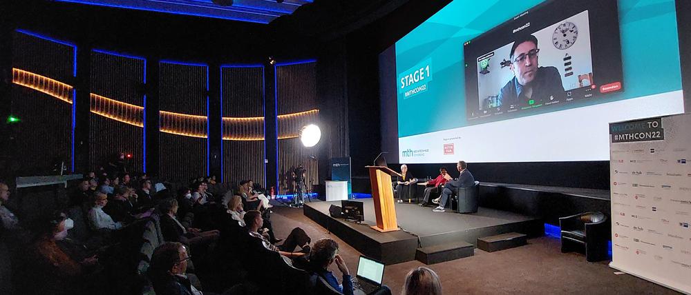 Bei der MediaTech Hub Conference im Studio Babelsberg diskutieren Experten über die Zukunft von Filmproduktion, TV und Streaming.