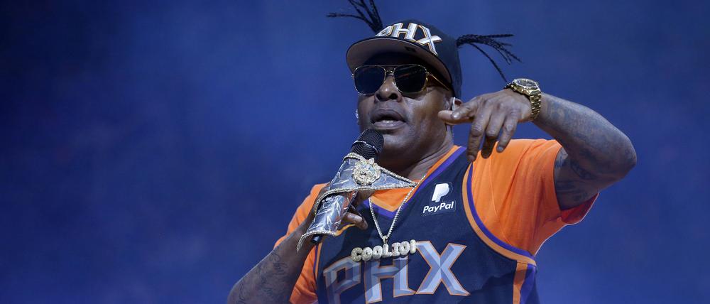 Phoenix im April 2019: Coolio tritt in der Halbzeitpause eines NBA-Basketballspiels zwischen den Phoenix Suns und den New Orleans Pelicans auf.