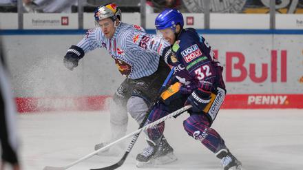 Ex-Eisbär Ryan McKiernan (l.) wirkte im Duell zwischen München und Berlin zielstrebiger als die ehemaligen Kollegen.