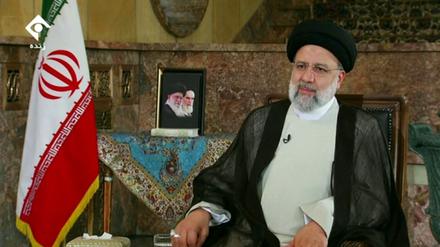 Irans Präsident Ebrahim Raisi bei einem Fernsehinterview am Donnerstag in Teheran.