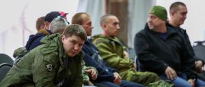 Russische Reservisten an einem Sammelpunkt im Rahmen einer Teilmobilisierung (Symbolbild)