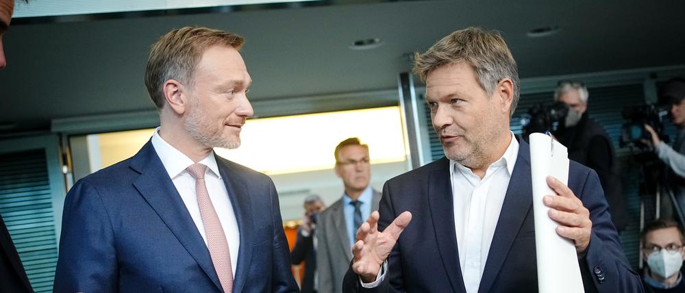 Christian Lindner (FDP, r), Bundesminister der Finanzen, und Robert Habeck (Bündnis 90/Die Grünen), Bundesminister für Wirtschaft und Klimaschutz.