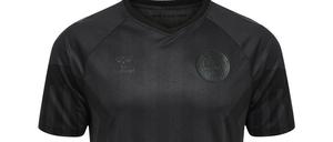 Das Hummel-Trikot für die dänische Nationalmannschaft ist komplett schwarz. 