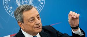 Italiens scheidender Regierungschef Draghi kritisiert den deutschen Alleingang.