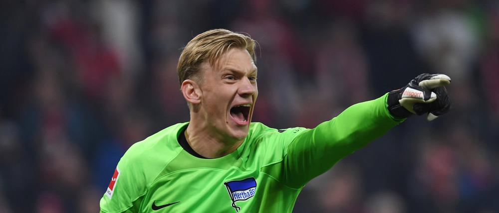 Oliver Christensen ist der jüngste Stammtorwart in der Fußball-Bundesliga.  