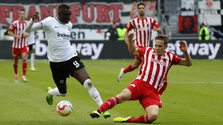 Meep meep! Frankfurts Randal Kolo Muani (links) war einfach zu schnell für Paul Jaeckel und die Berliner Defensive.