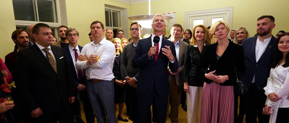Der lettische Premierminister Arturs Krisjanis Karins in der „Neue Einheit“-Parteizentrale.