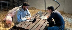 Die „P7-Gallery“ an der Prenzlauer Allee beherbergt sechs Hühner, zwei Schweine, eine Ziege – und einen Coworking-Space.