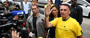 Jair Bolsonaro wählte in Rio de Janeiro im Trikot der brasilianischen Nationalmannschaft. 