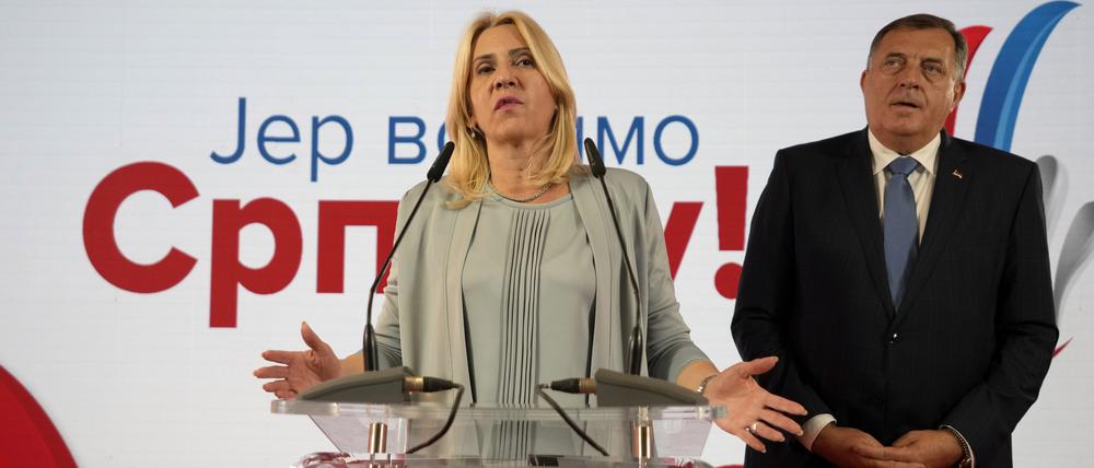 Zeljka Cvijanovic, die geplante Nachfolgerin für das Amt des serbischen Mitglieds der Präsidentschaft, spricht während einer Pressekonferenz.