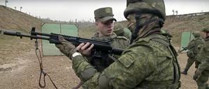 Russische Soldaten bei einer Übung.