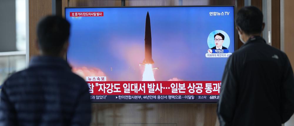 Ein Bericht über Nordkoreas Raketenstart im südkoreanischen Fernsehen