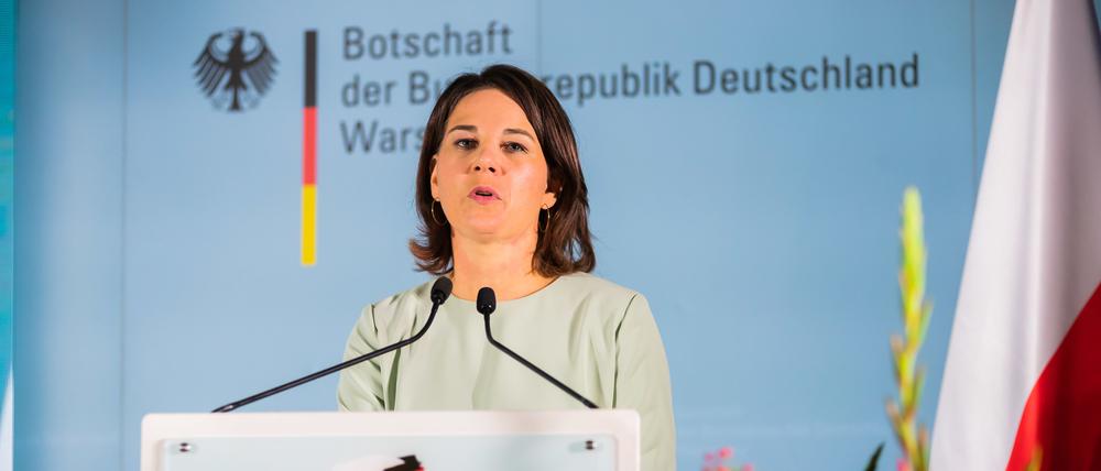 Außenministerin Annalena Baerbock bei den Feierlichkeiten zum Tag der deutschen Einheit in der deutschen Botschaft in Warschau. 