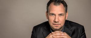Der Zehlendorfer Bestseller-Autor Sebastian Fitzek engagiert sich für mehr Bildungschancen für Analphabeten.