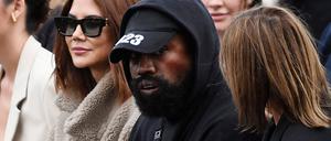 Auf der Pariser Fashion Week trug Kanye West ein T-Shirt mit dem Aufdruck „White Lives Matter“.
