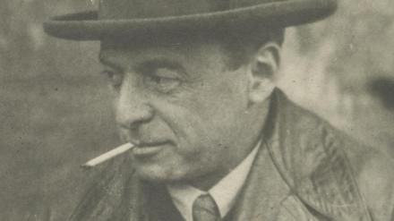 Vom Lehrer zum Schriftsteller. Hermann Borchardt, über den sein Freund George Grosz sagte: „Die Wahrheit war sein liebstes Hobby“. Das Foto wurde 1935 in Minsk aufgenommen.
