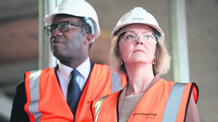 Premierministerin Liz Truss und ihr Finanzminister Kwasi Kwarteng mussten auf Druck der Öffentlichkeit schon zentrale Versprechen  zurücknehmen. 