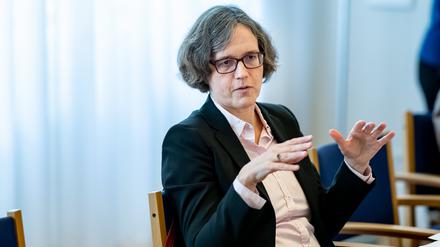 Julia von Blumenthal, neue Präsidentin der Humboldt Universität, spricht mit Vertretern der Presse. 