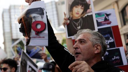 Bilder von Nika Shakarami tauchen immer wieder bei Protesten im Iran auf. 