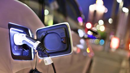 Die Stromtarife an öffentlichen Ladesäulen sind deutlich teurer als der ebenfalls im Preis gestiegene Haushaltsstrom.