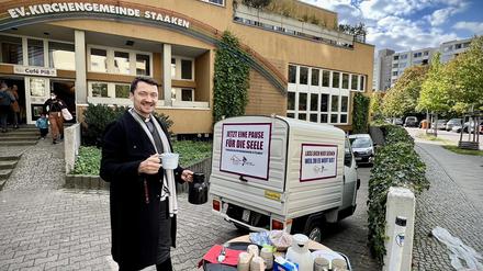 Pfarrer und Kirchmobil