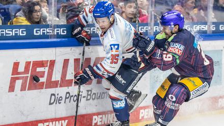 Zach Boychuk (r.) zählt zu den konstantesten Spielern im Eisbären-Team.