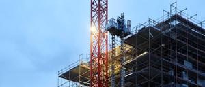 In Berlin wird kräftig gebaut - dennoch gibt es zu wenige Wohnungen.