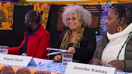 „Ich kann mir nichts Besseres vorstellen, als hier zu sein“, sagte Angela Davis bei der Pressekonferenz zu „10 Jahren O-Platz“. 