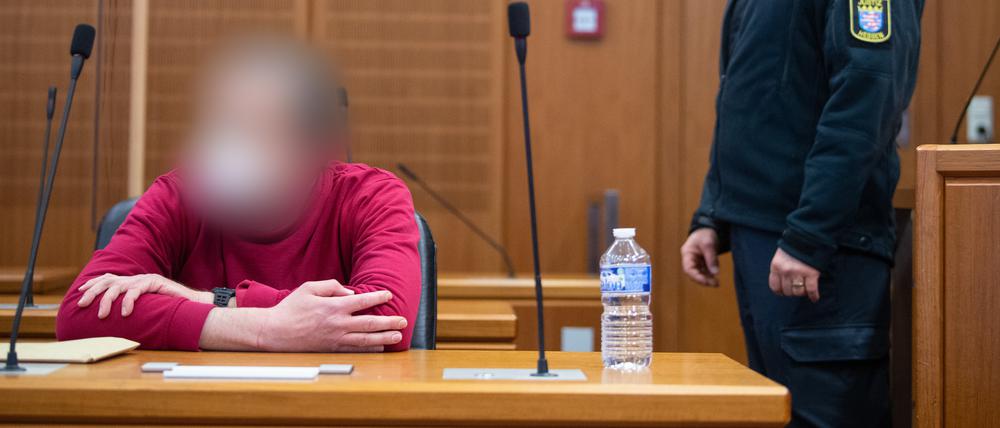 Der Verfasser der „NSU 2.0“-Drohschreiben im Gerichtssaal.