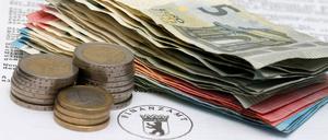 Wann gibt es Geld? Bundesweit kommt es zu Verzögerungen, heißt es im Bundesfinanzministerium. Berlin betont dagegen, man sei im Zeitplan.   