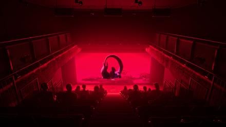 Das immersive Kunst-Event „Life after BOB“ in der Halle am Berghain..