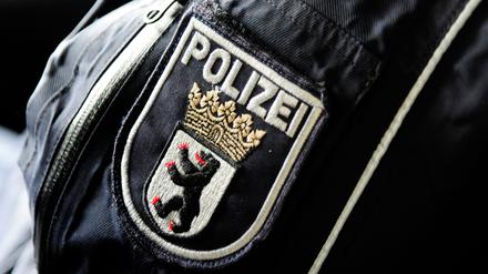 Der Kontaktbereichsbeamte - Kop - Norbert Sommerfeld vom Polizei-Abschnitt 53 in der Friedrichstraße 219 in Berlin-Kreuzberg unterwegs in seinem Bereich rund um das Kottbusser Tor, aufgenommen am 24. November 2015 für MEHR BERLIN. Foto: Kitty Kleist-Heinrich