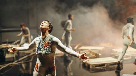 „How to die - Inopiné“ von Mia Habib feiert in der fabrik Potsdam seine Deutschlandpremiere.