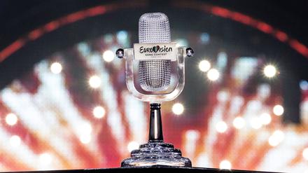 Das Logo des Eurovision Song Contest ist auf der Trophäe des Wettbewerbs zu sehen.