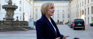 Die britische Premierministerin Liz Truss spricht beim EU-Treffen in Prag.