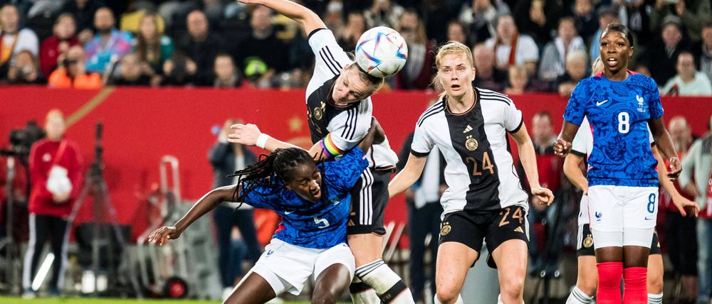Alexandra Popp brachte Deutschland per Kopf in Führung gegen Frankreich.