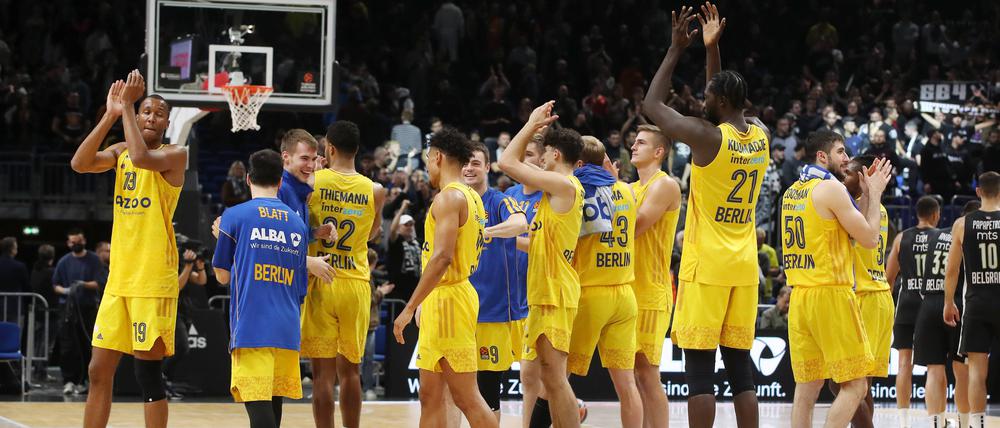  Starker Auftakt. Albas Spieler nach dem Sieg gegen Belgrad.