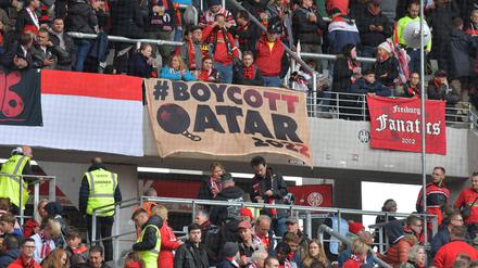 Die Kampagne „Boykott Qatar 2022“ übt Kritik an der WM in Katar.