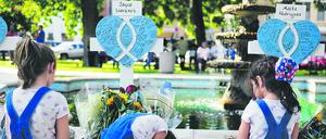 Kinder trauern am 26. Mai um die Opfer des Massakers an einer Grundschule in Uvalde.