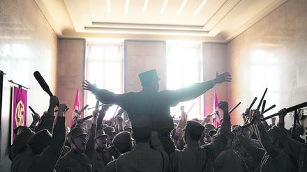 SA marschiert in der Serie „Babylon Berlin“