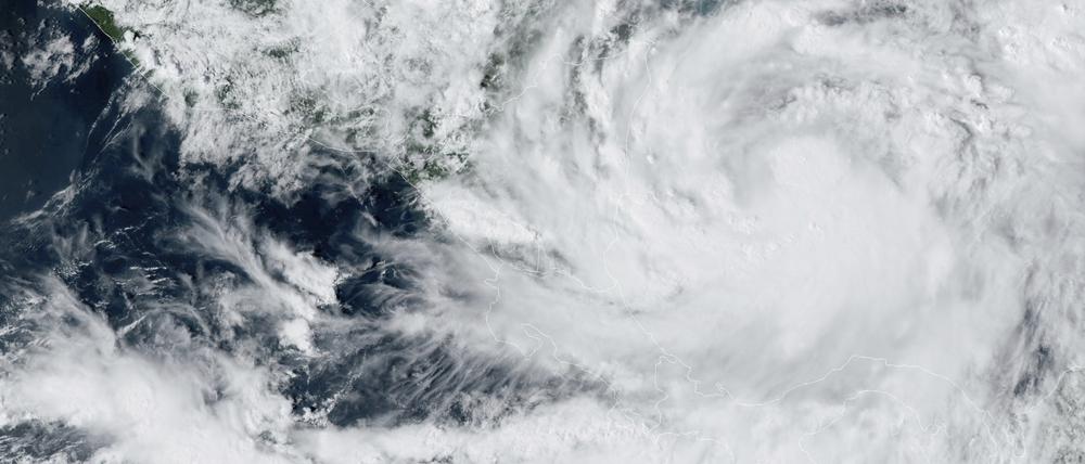 Ein Satellitenbild vom Samstag, das den Tropensturm Julia zeigt.