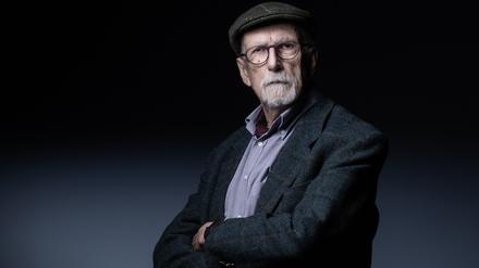 (FILES) In this file photo taken on February 3, 2021 French philosopher, anthropologist and sociologist Bruno Latour poses during a photo session Paris. - French Philosopher Bruno Latour, figure of ecological thought died, announced his editor on October 9, 2022. (Photo by JOEL SAGET / AFP)