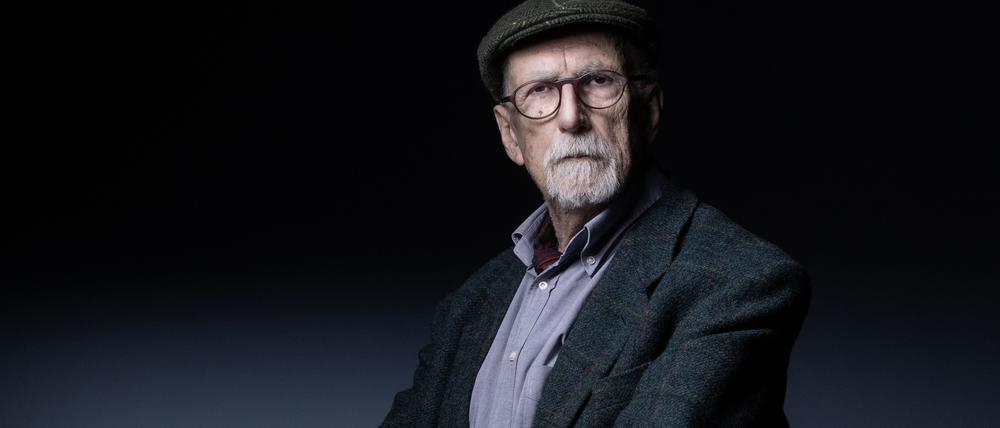 (FILES) In this file photo taken on February 3, 2021 French philosopher, anthropologist and sociologist Bruno Latour poses during a photo session Paris. - French Philosopher Bruno Latour, figure of ecological thought died, announced his editor on October 9, 2022. (Photo by JOEL SAGET / AFP)