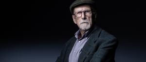 (FILES) In this file photo taken on February 3, 2021 French philosopher, anthropologist and sociologist Bruno Latour poses during a photo session Paris. - French Philosopher Bruno Latour, figure of ecological thought died, announced his editor on October 9, 2022. (Photo by JOEL SAGET / AFP)